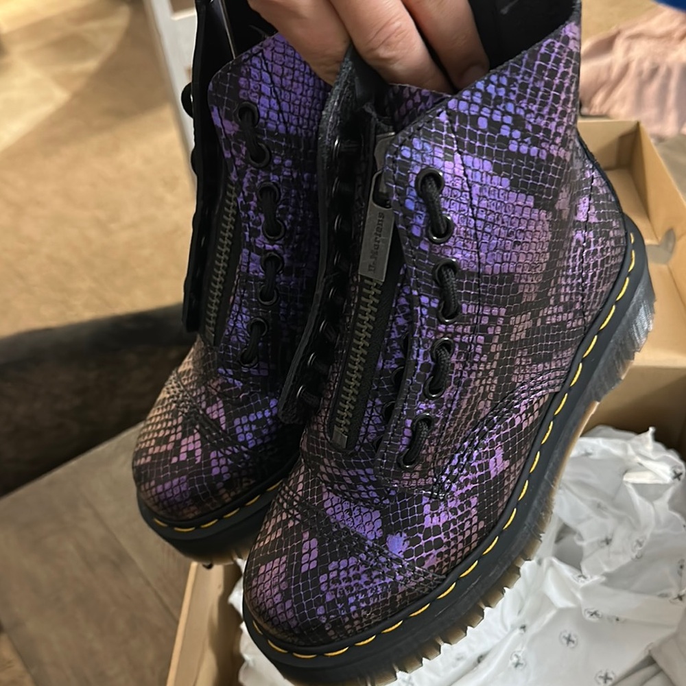 Dr. Martens Sinclairs Viper Croc Emboss (Discontinued) - Picture 5 of 13